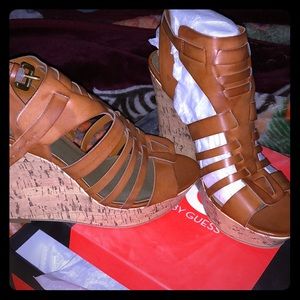 Guess heeled sandals. Medium Brown